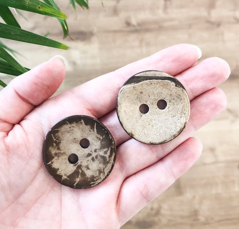Großer Knopf aus Kokos, rund, 2 Löcher - 38 mm