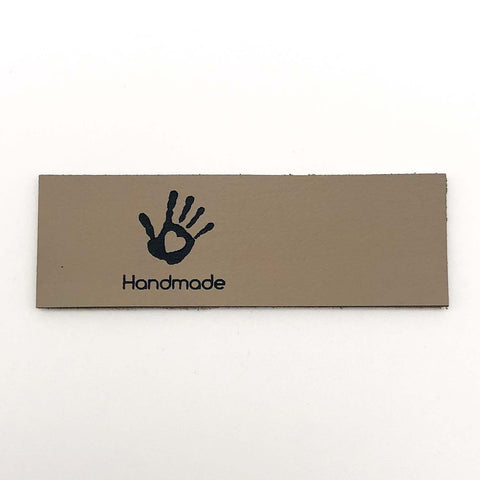 Kunstleder Label "Handmade" mit Symbol zum seitlich Einnähen - verschiedene Farben - Stolz aus Holz
